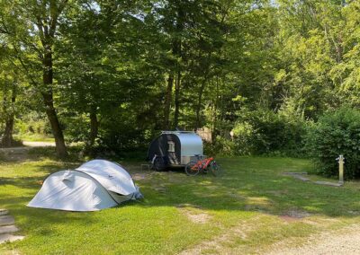 Rasenplatz für Zelte